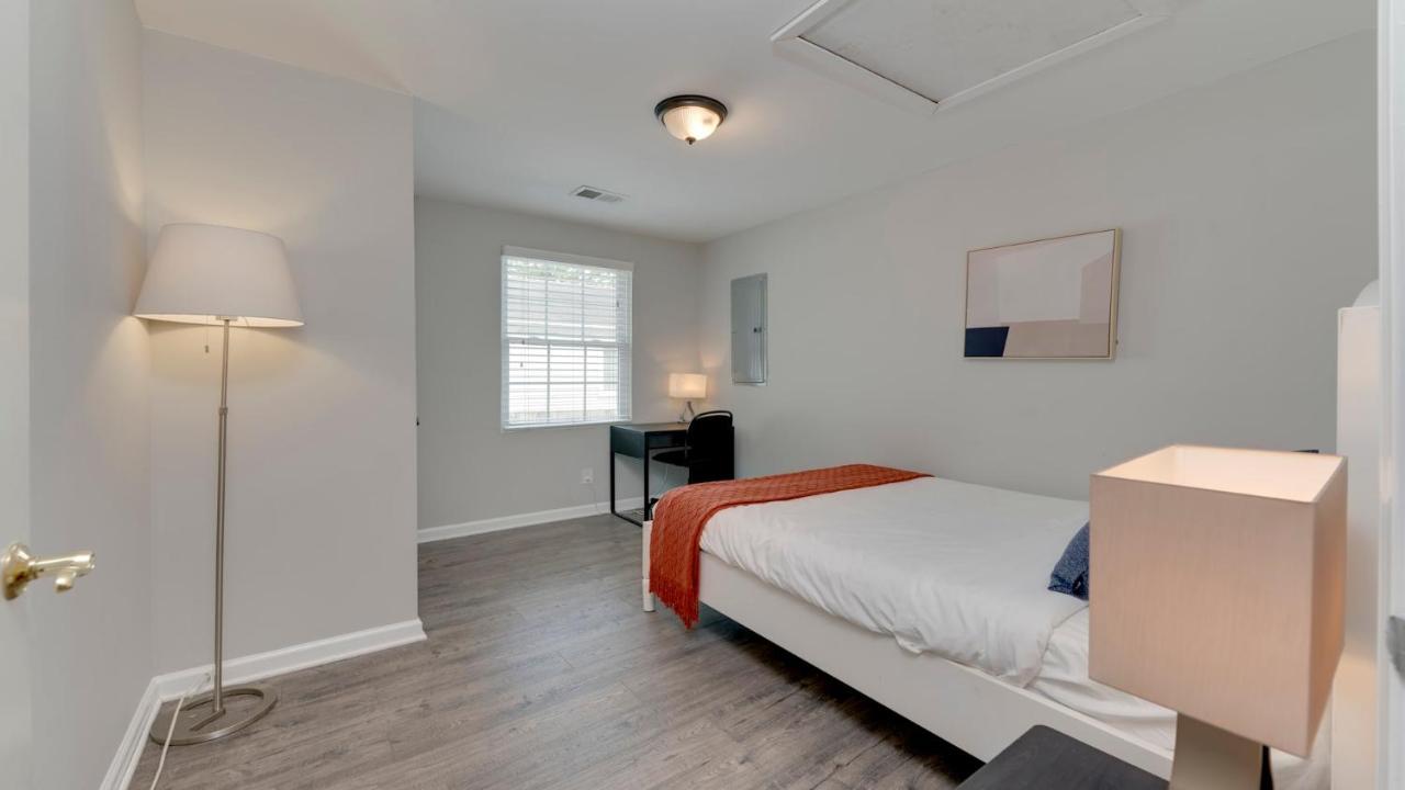 Stylish 3Br 3Ba Colonial House By Cozysuites Alexandria Exterior photo