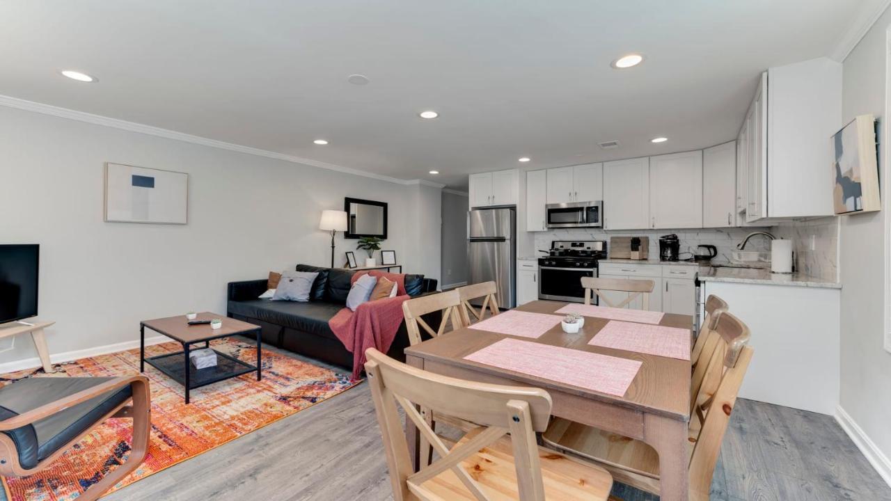Stylish 3Br 3Ba Colonial House By Cozysuites Alexandria Exterior photo