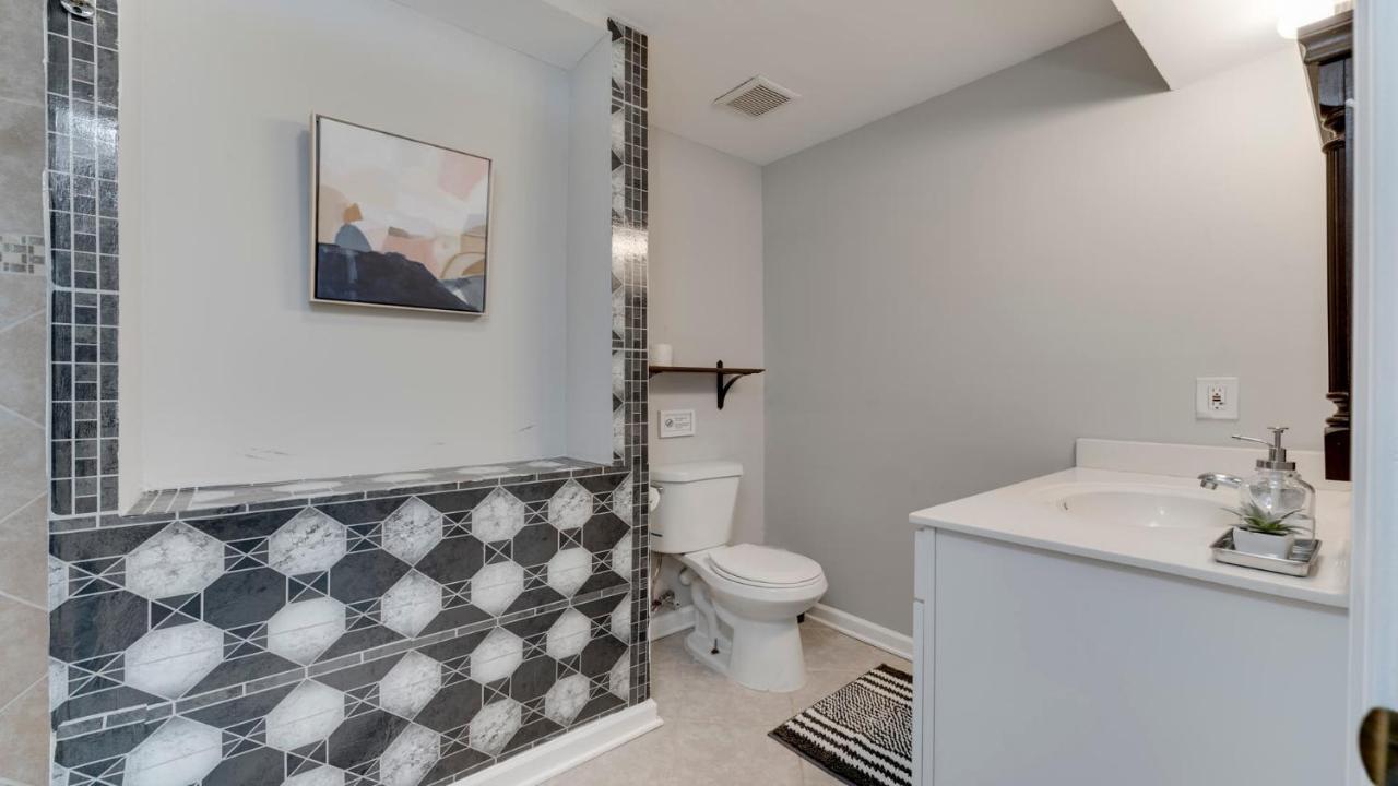 Stylish 3Br 3Ba Colonial House By Cozysuites Alexandria Exterior photo