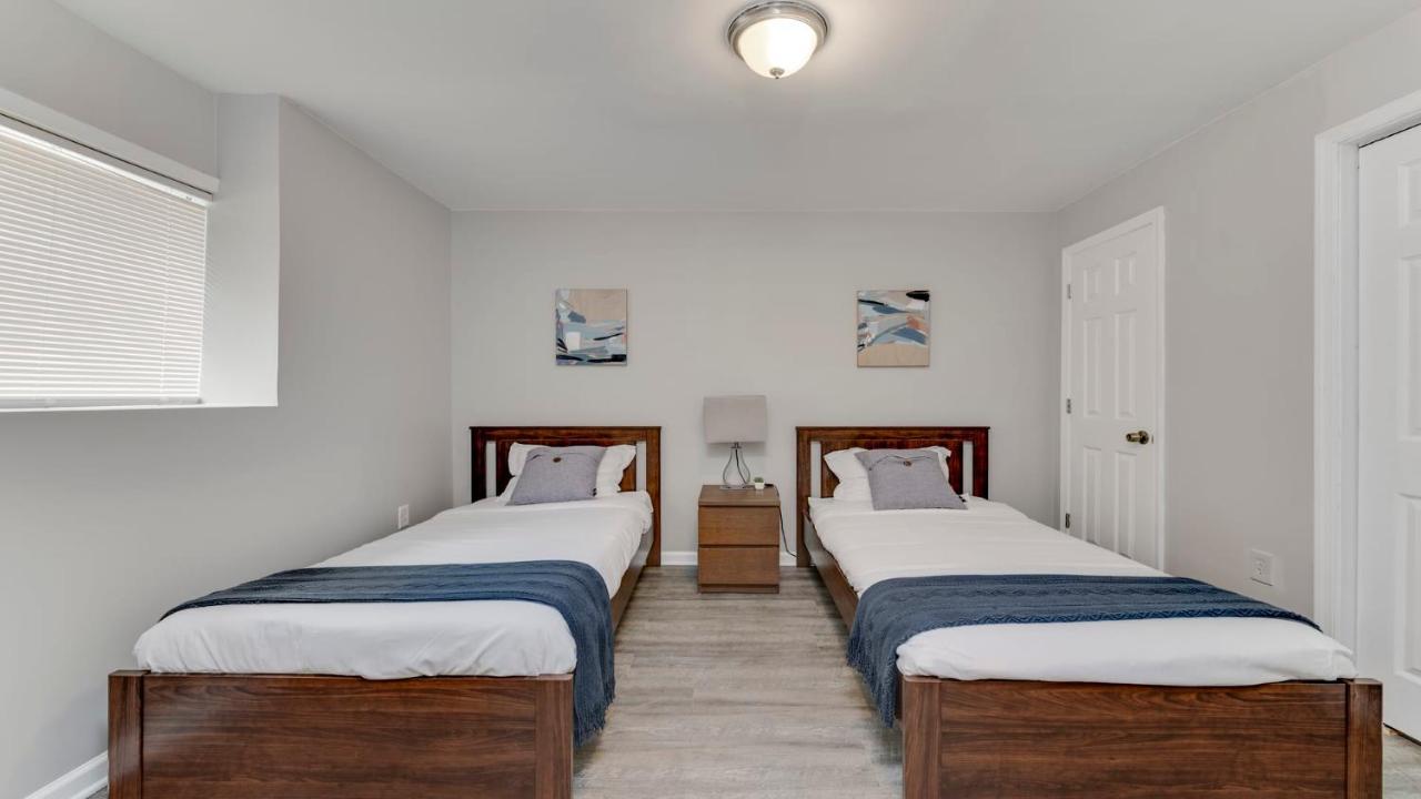 Stylish 3Br 3Ba Colonial House By Cozysuites Alexandria Exterior photo