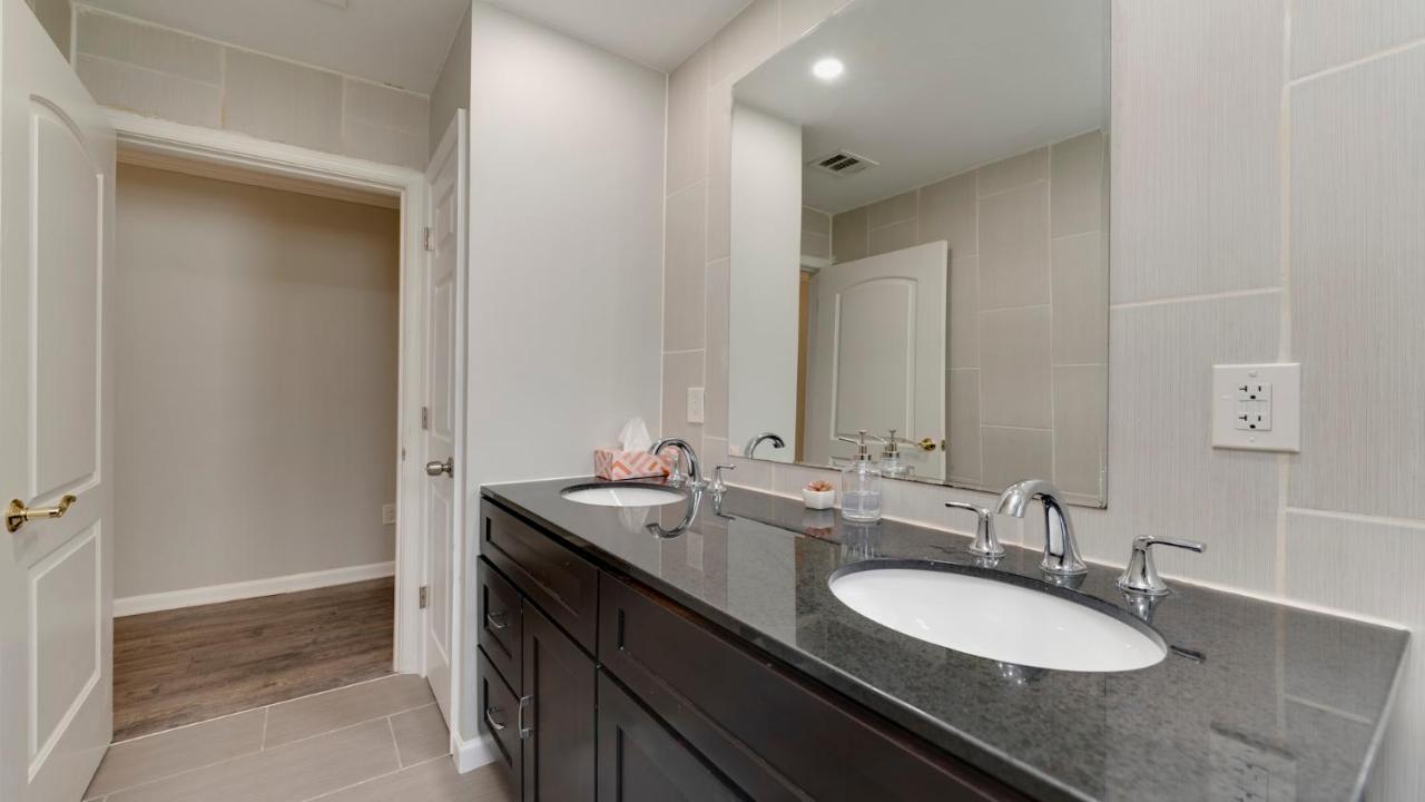Stylish 3Br 3Ba Colonial House By Cozysuites Alexandria Exterior photo